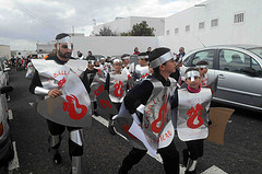 LOS NIÑOS/AS Y PROFESORADO DEL CEIP EL QUINTERO LLENARON DE COLOR LAS CALLES DE SAN BARTOLOME