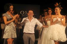 PASE DE MODA DEL DISEÑADOR LOCAL OSWALDO MACHÍN