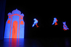 PEQUEÑAS RAÍCES “JUGÓ A DESCUBRIR” A TRAVÉS DEL TEATRO NEGRO 